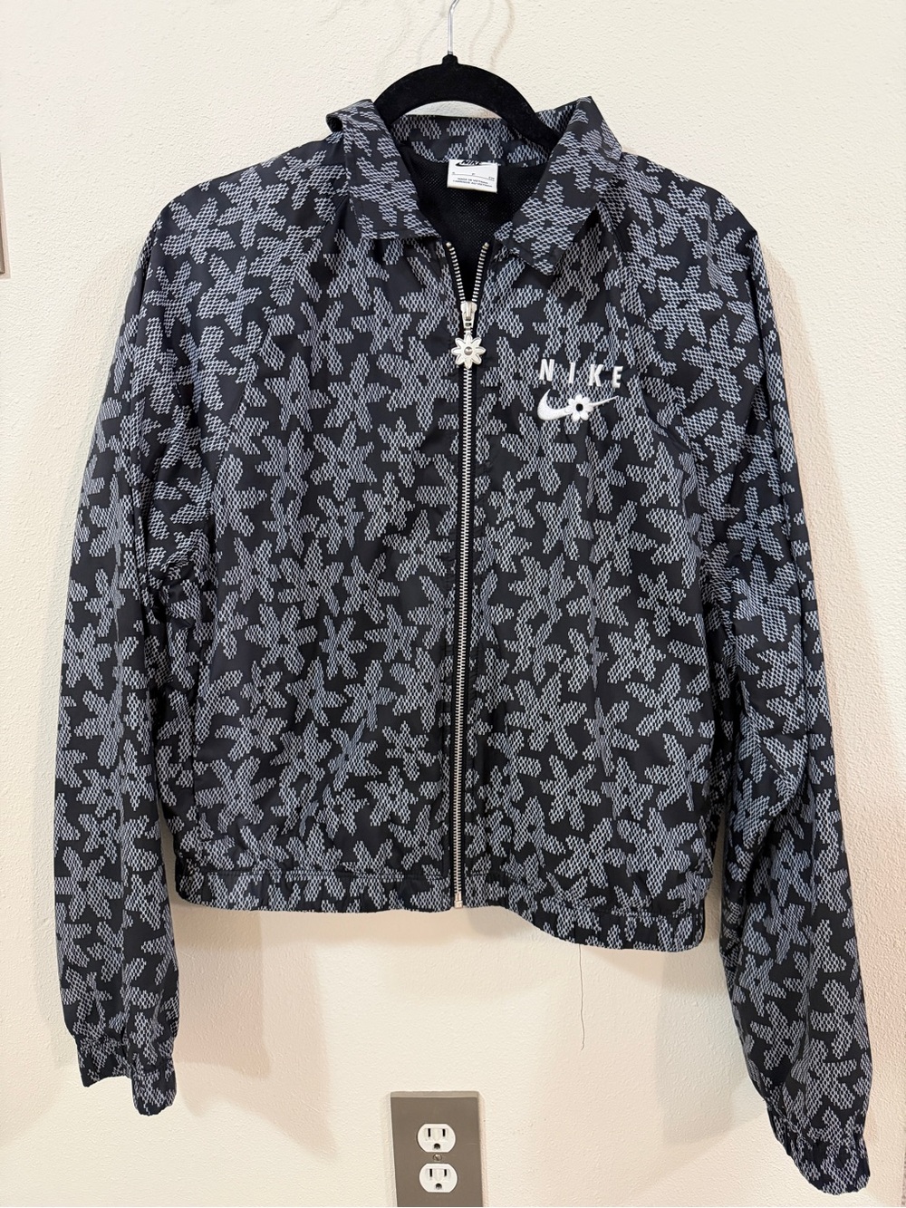 Nike Women's Black & Gray Floral-Pattern Zip Bomber Jacket